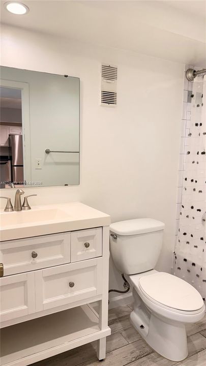 For Rent: $2,200 (2 beds, 2 baths, 936 Square Feet)