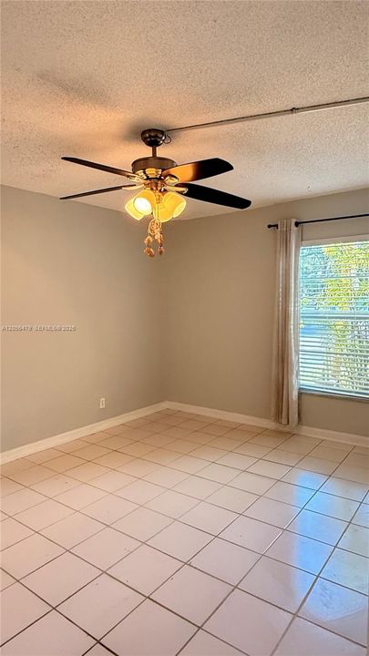 For Rent: $2,200 (2 beds, 2 baths, 936 Square Feet)