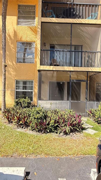 For Rent: $2,200 (2 beds, 2 baths, 936 Square Feet)