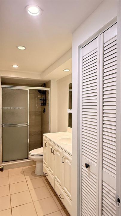 For Rent: $2,200 (2 beds, 2 baths, 936 Square Feet)