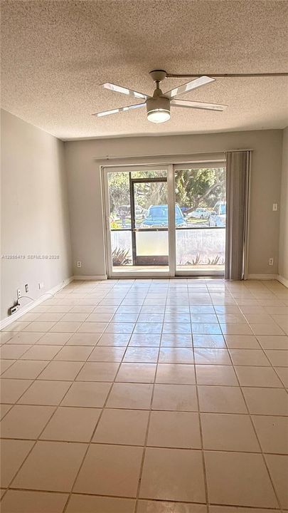 For Rent: $2,200 (2 beds, 2 baths, 936 Square Feet)