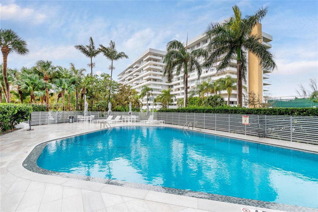 For Sale: $2,150,000 (3 beds, 2 baths, 1930 Square Feet)