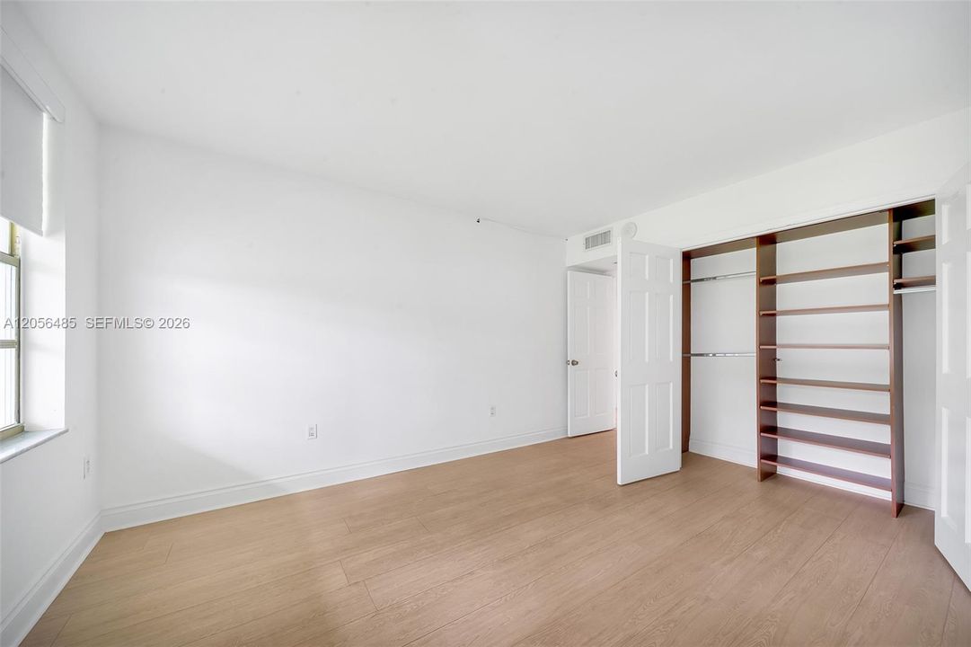 For Sale: $2,150,000 (3 beds, 2 baths, 1930 Square Feet)