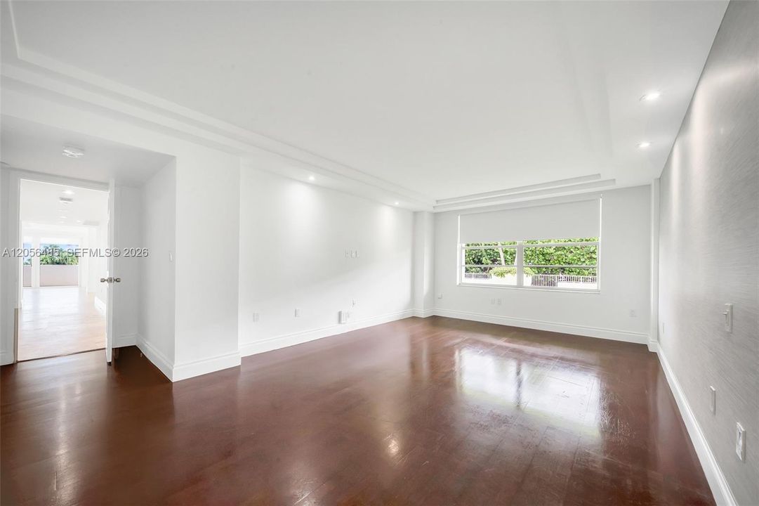 For Sale: $2,150,000 (3 beds, 2 baths, 1930 Square Feet)