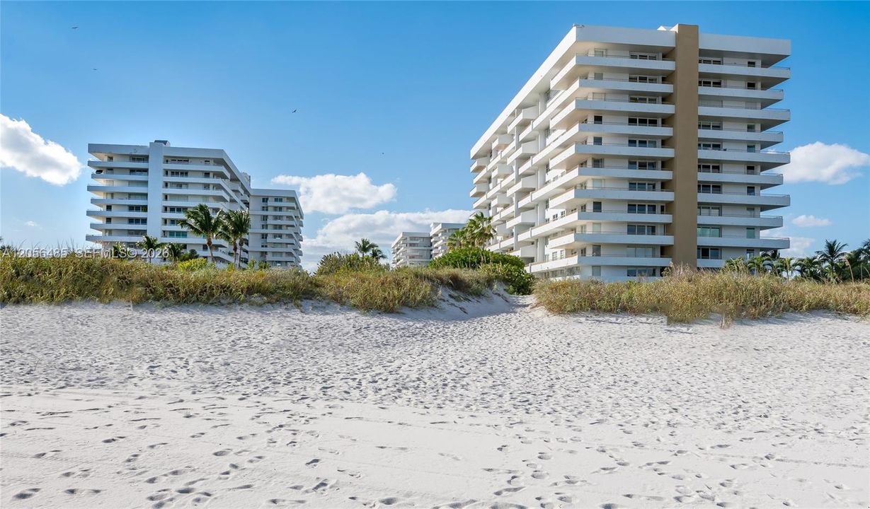 For Sale: $2,150,000 (3 beds, 2 baths, 1930 Square Feet)