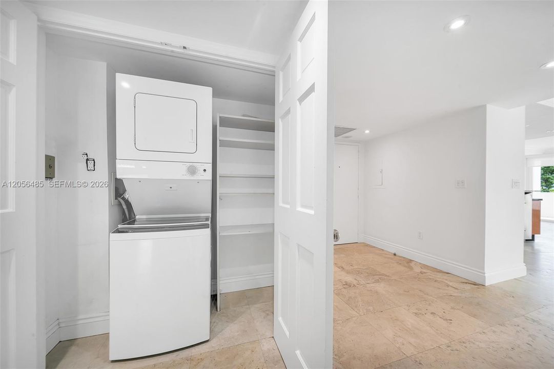 For Sale: $2,150,000 (3 beds, 2 baths, 1930 Square Feet)