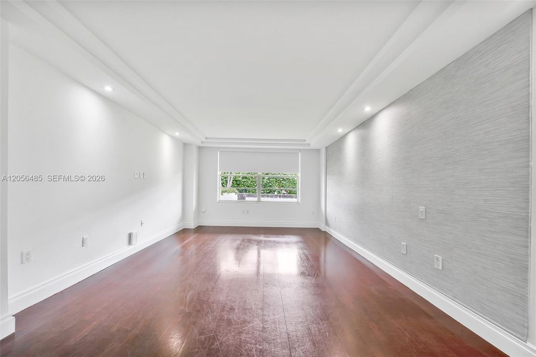 For Sale: $2,150,000 (3 beds, 2 baths, 1930 Square Feet)