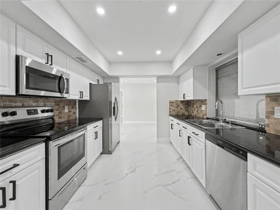 En Venta: $894,990 (4 camas, 2 baños, 1981 Pies cuadrados)