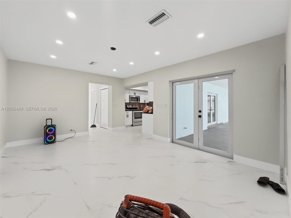 На продажу: $894,990 (4 спален, 2 ванн, 1981 Квадратных фут)