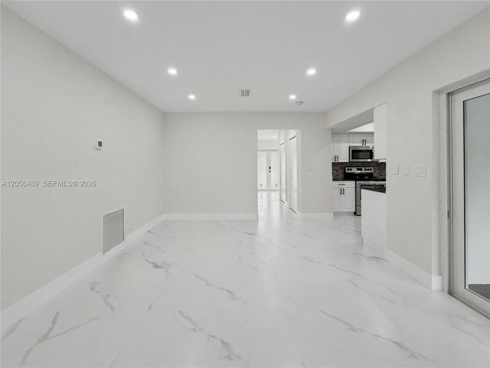 En Venta: $894,990 (4 camas, 2 baños, 1981 Pies cuadrados)