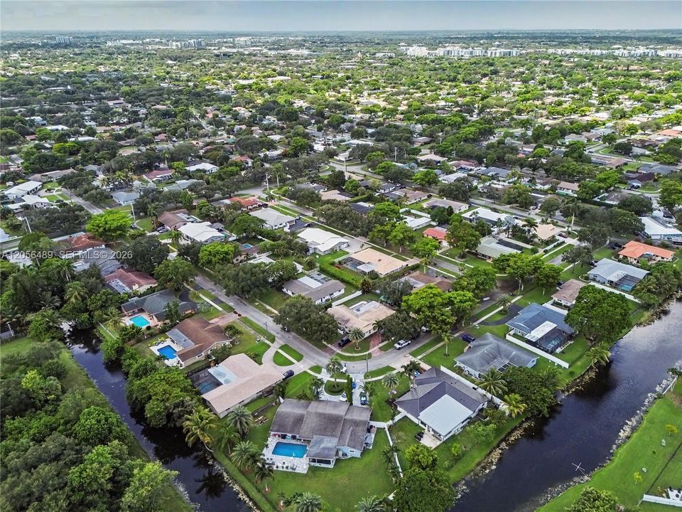 En Venta: $894,990 (4 camas, 2 baños, 1981 Pies cuadrados)