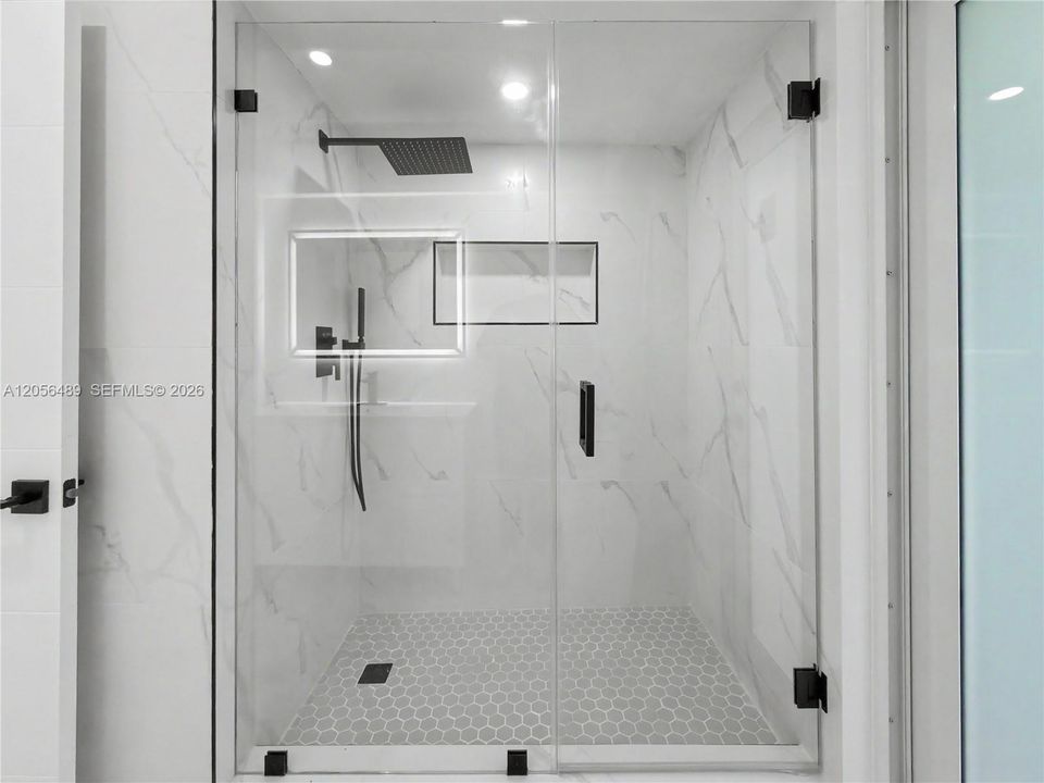 En Venta: $894,990 (4 camas, 2 baños, 1981 Pies cuadrados)