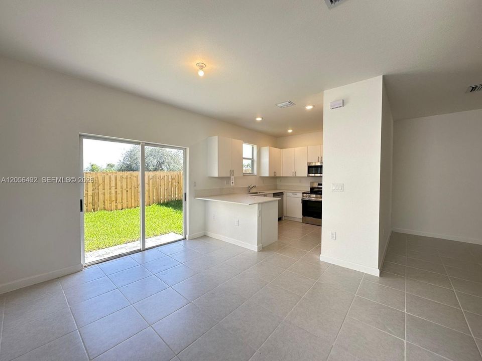 For Rent: $2,500 (3 beds, 2 baths, 1442 Square Feet)