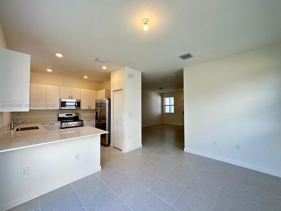 For Rent: $2,500 (3 beds, 2 baths, 1442 Square Feet)
