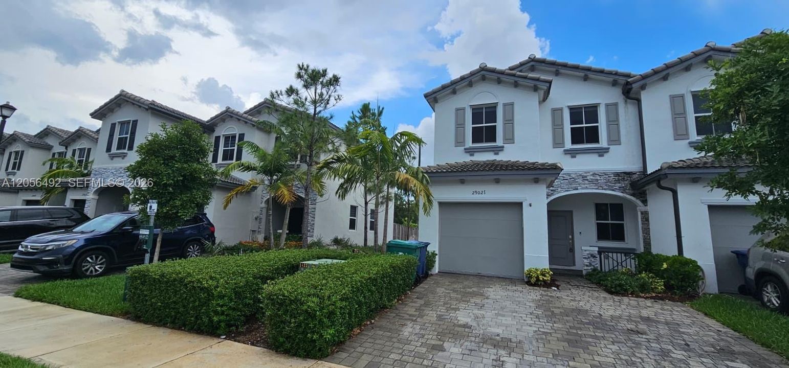 For Rent: $2,500 (3 beds, 2 baths, 1442 Square Feet)