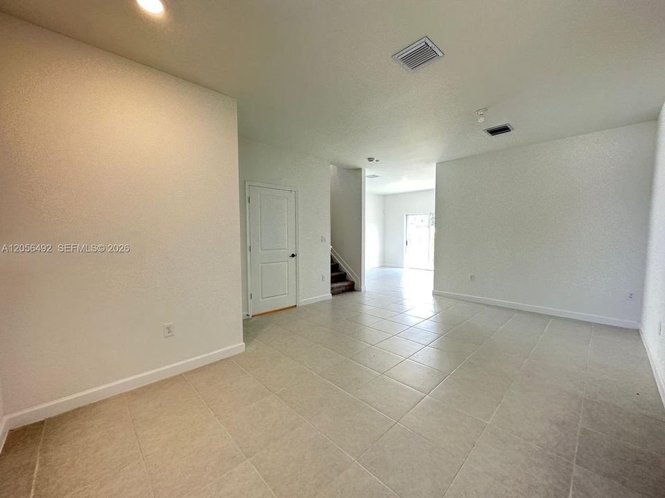For Rent: $2,500 (3 beds, 2 baths, 1442 Square Feet)