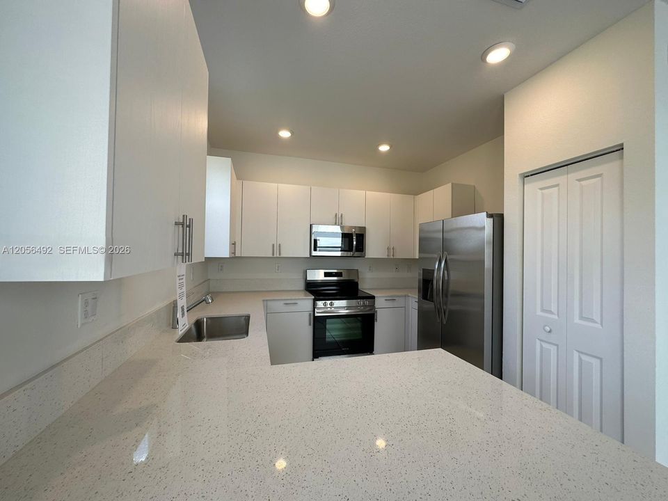 For Rent: $2,500 (3 beds, 2 baths, 1442 Square Feet)