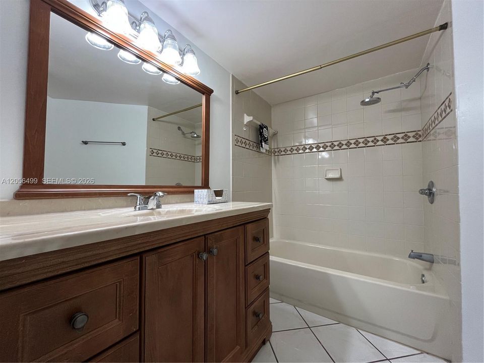 В аренду: $1,950 (2 спален, 2 ванн, 890 Квадратных фут)
