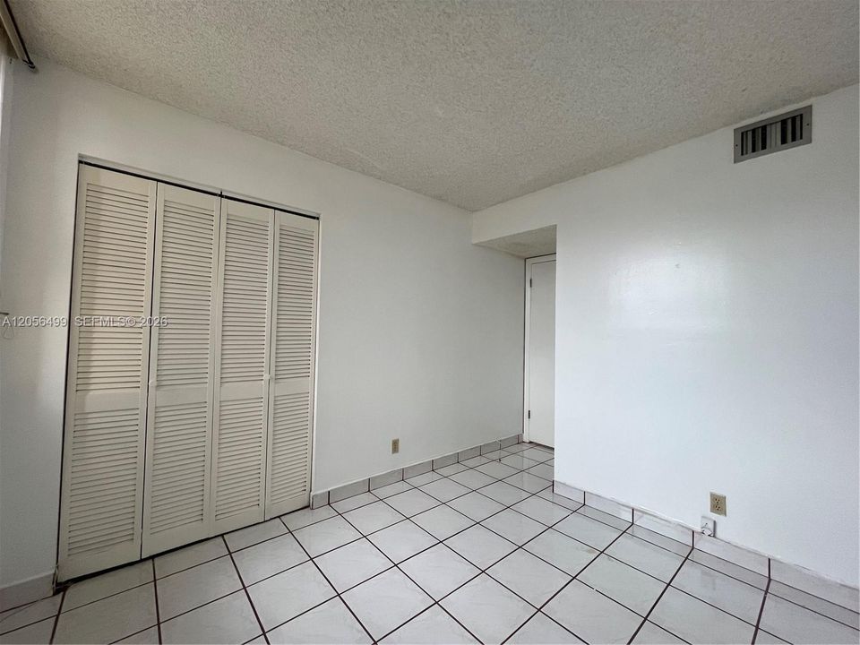 В аренду: $1,950 (2 спален, 2 ванн, 890 Квадратных фут)