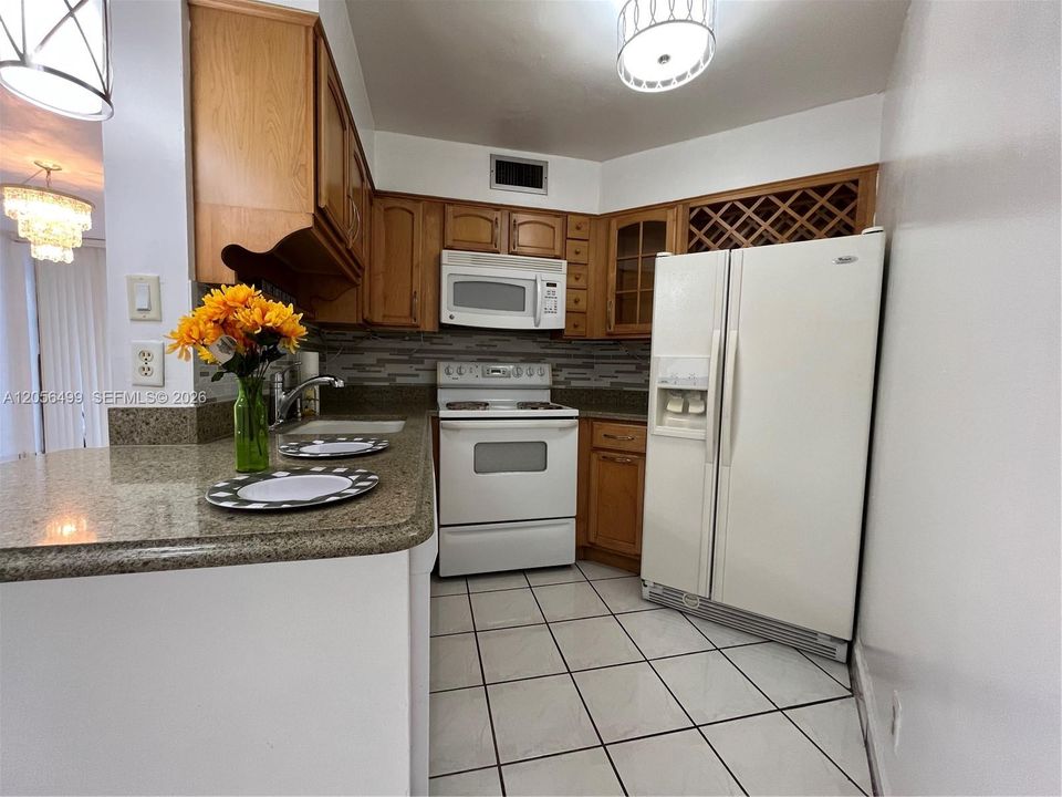 В аренду: $1,950 (2 спален, 2 ванн, 890 Квадратных фут)