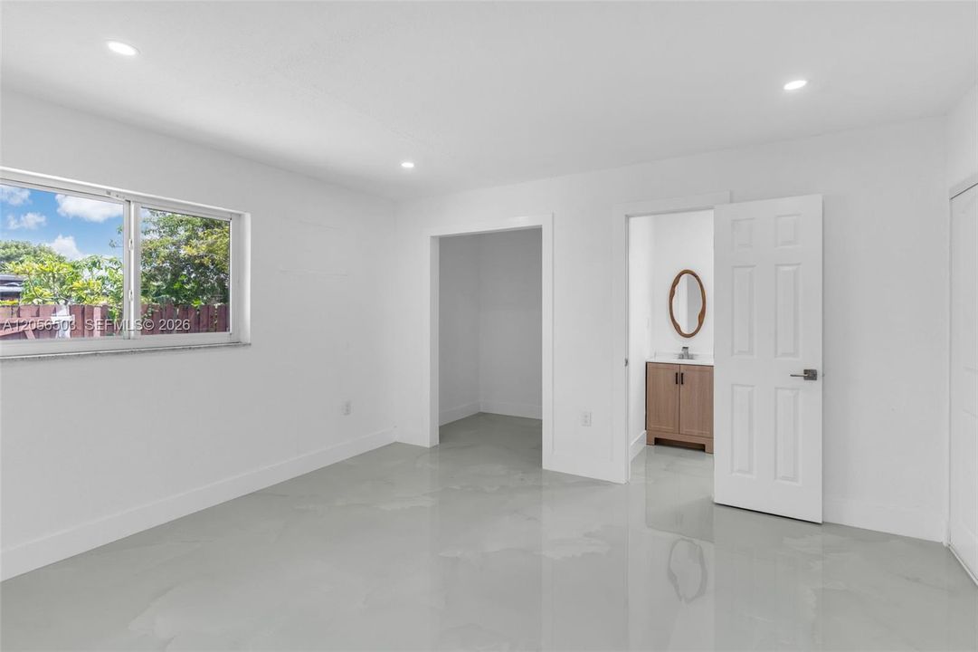 Activo con contrato: $680,000 (5 camas, 2 baños, 1608 Pies cuadrados)