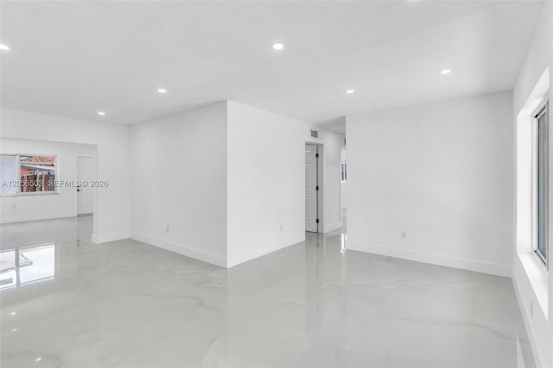Activo con contrato: $680,000 (5 camas, 2 baños, 1608 Pies cuadrados)