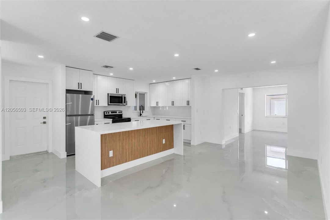 Activo con contrato: $680,000 (5 camas, 2 baños, 1608 Pies cuadrados)