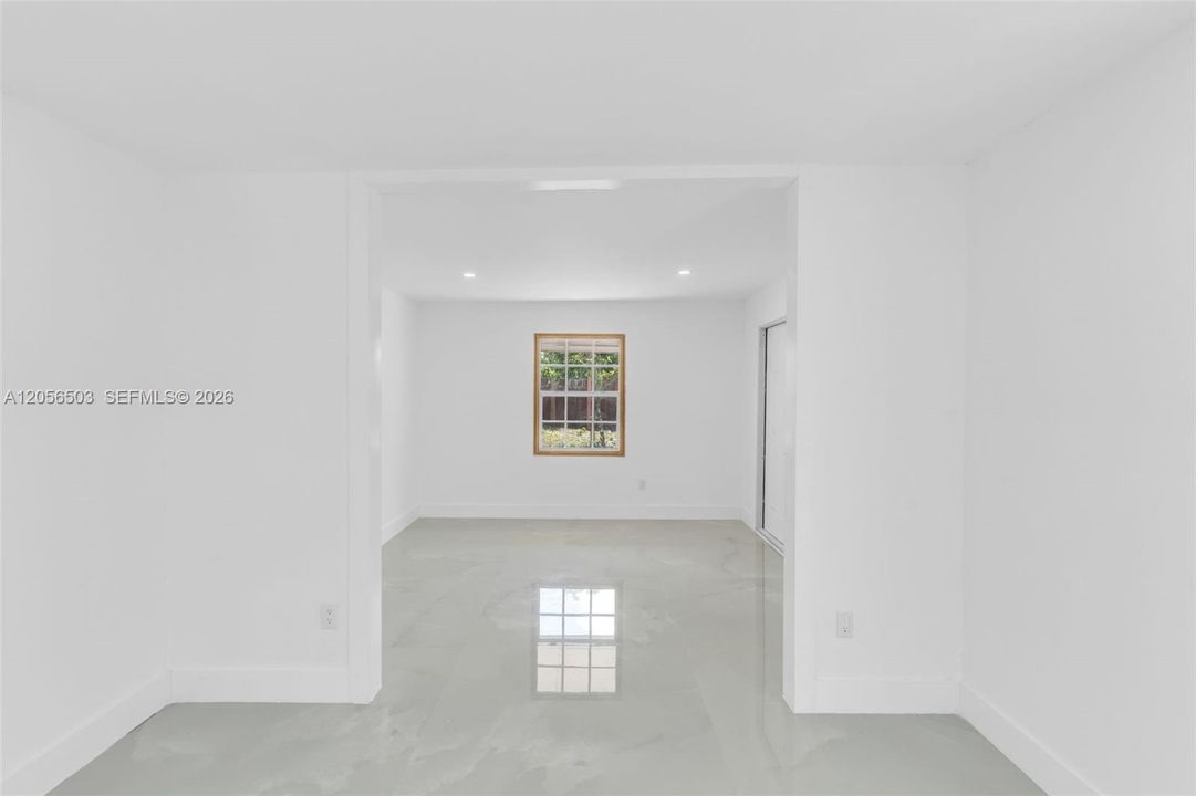 Activo con contrato: $680,000 (5 camas, 2 baños, 1608 Pies cuadrados)