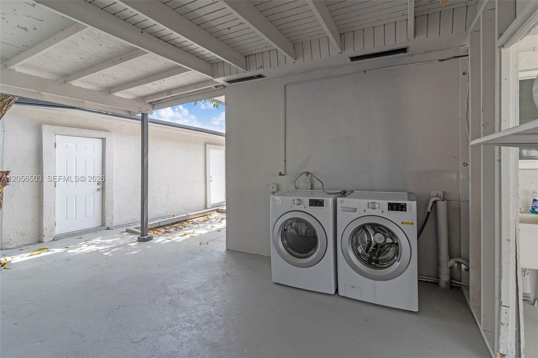 Activo con contrato: $680,000 (5 camas, 2 baños, 1608 Pies cuadrados)