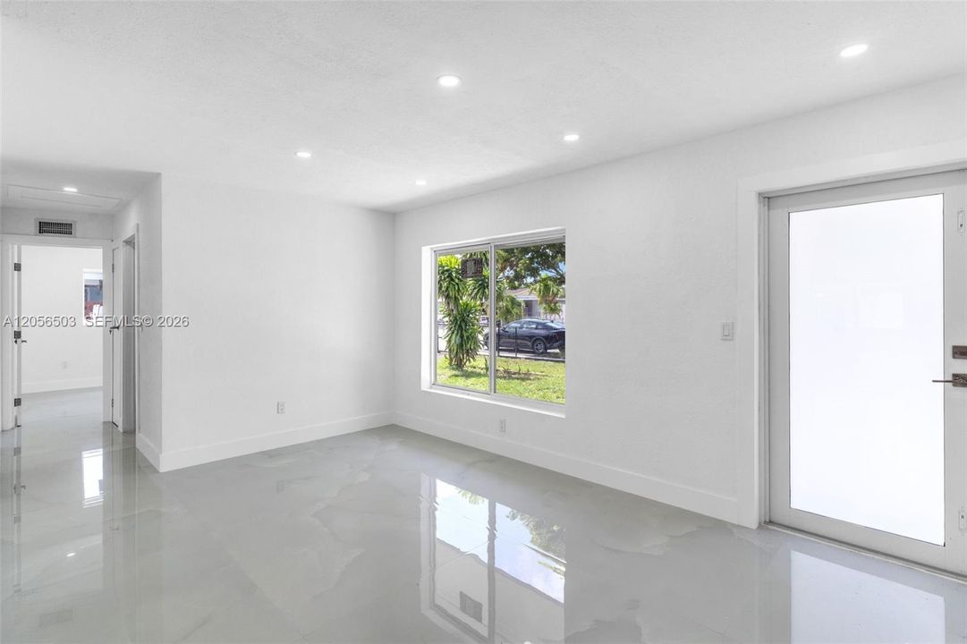 Activo con contrato: $680,000 (5 camas, 2 baños, 1608 Pies cuadrados)