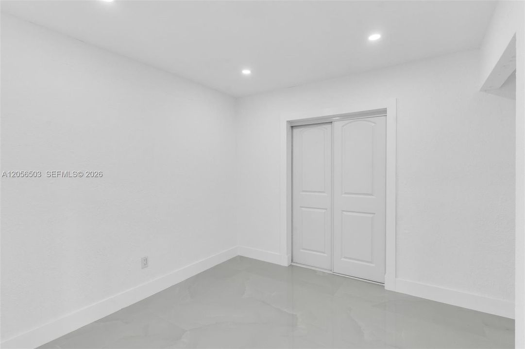 Activo con contrato: $680,000 (5 camas, 2 baños, 1608 Pies cuadrados)
