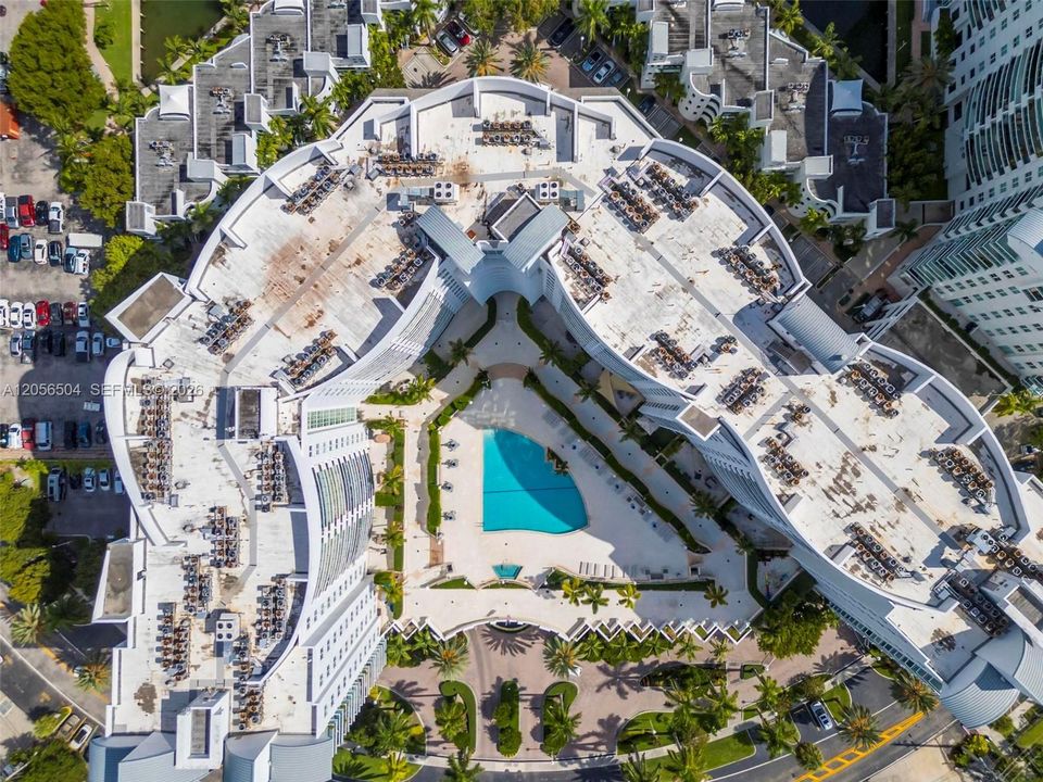 Под контрактом: $599,999 (2 спален, 2 ванн, 1223 Квадратных фут)