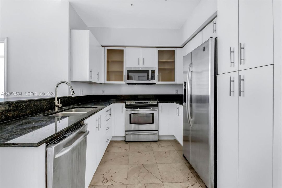Под контрактом: $599,999 (2 спален, 2 ванн, 1223 Квадратных фут)