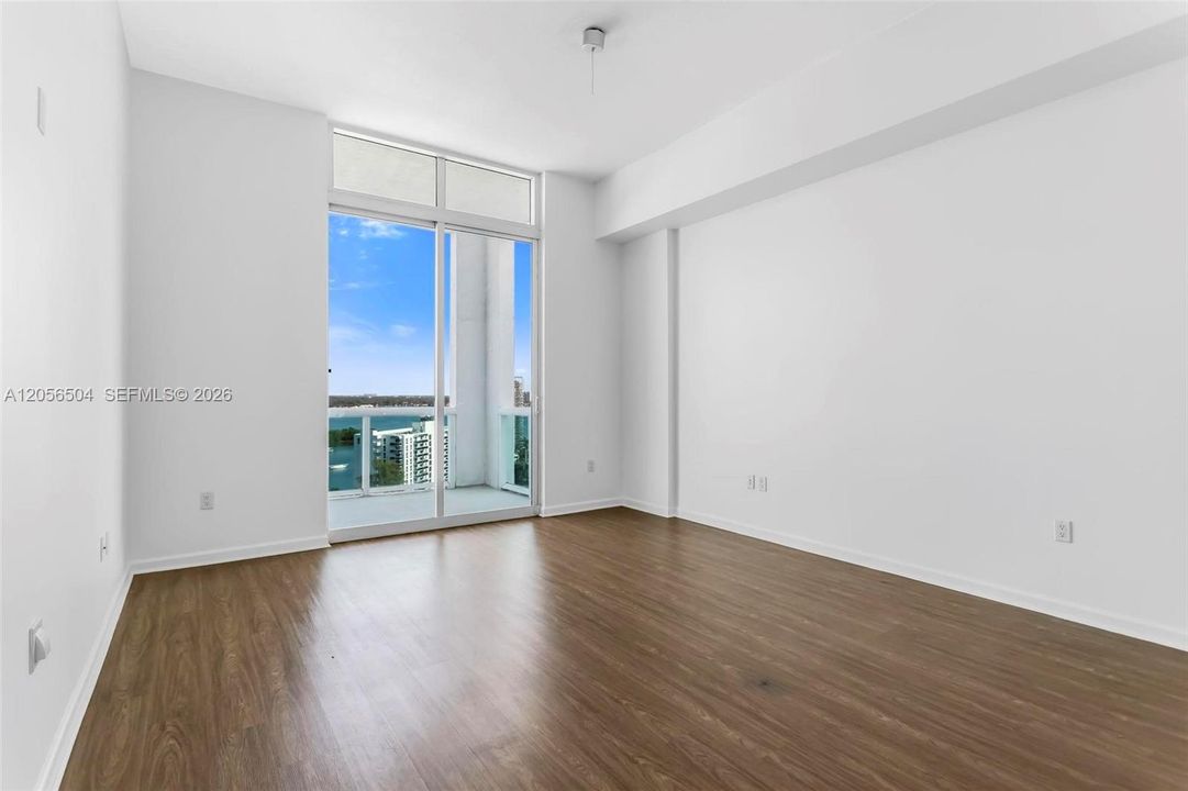 Под контрактом: $599,999 (2 спален, 2 ванн, 1223 Квадратных фут)