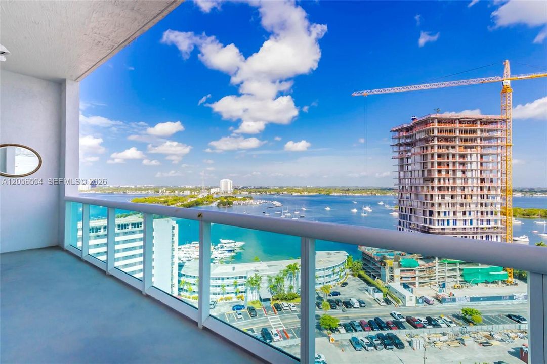 Под контрактом: $599,999 (2 спален, 2 ванн, 1223 Квадратных фут)