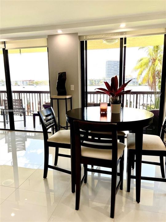 En Venta: $680,000 (2 camas, 2 baños, 1840 Pies cuadrados)