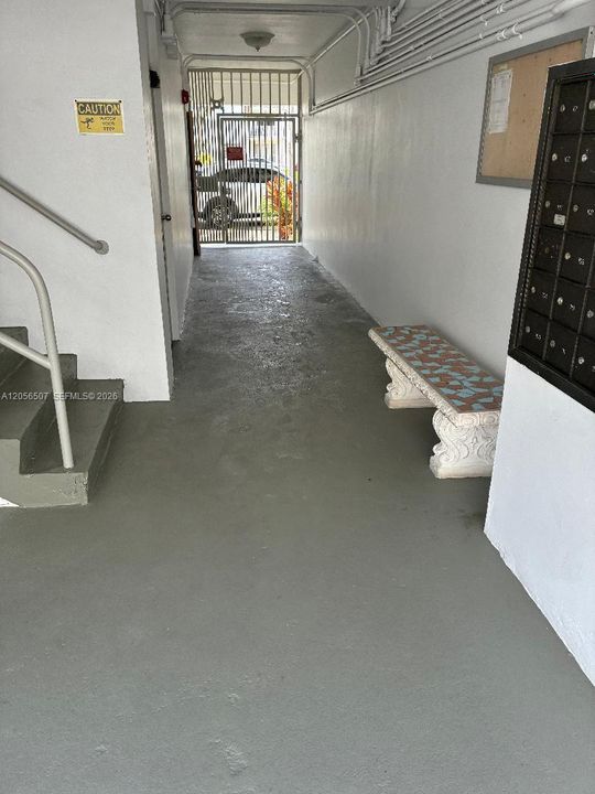 INSIDE OF ENTRANCE TO APT LIDO BAY