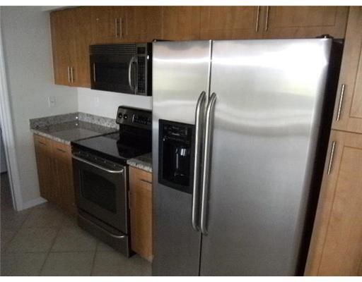 6529 Emerald Dunes Drive 302 kitchen2