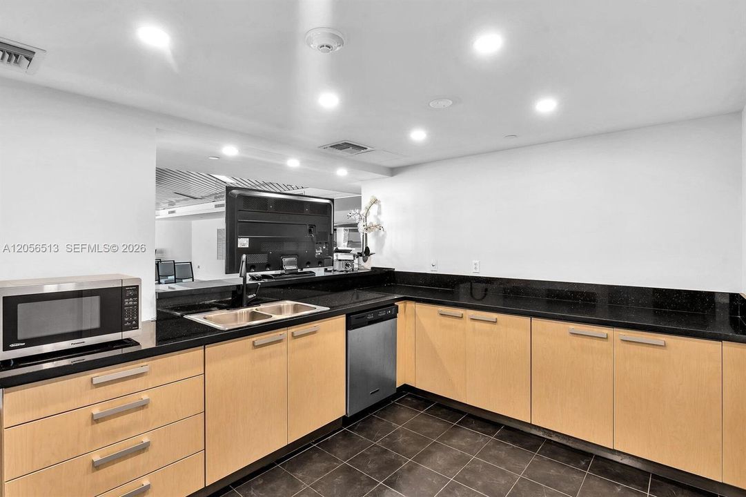 En Venta: $1,599,000 (5 camas, 3 baños, 3142 Pies cuadrados)