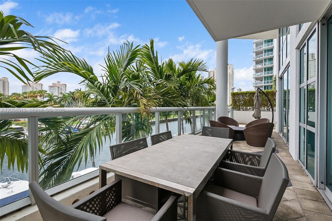 En Venta: $1,599,000 (5 camas, 3 baños, 3142 Pies cuadrados)