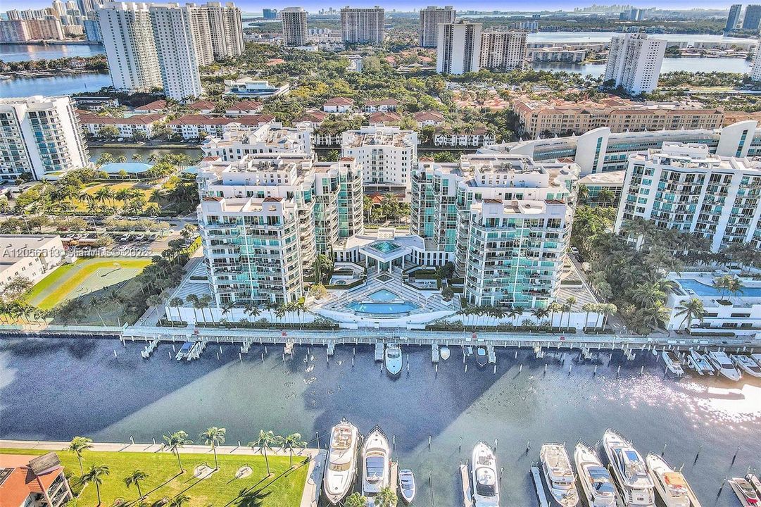 En Venta: $1,599,000 (5 camas, 3 baños, 3142 Pies cuadrados)