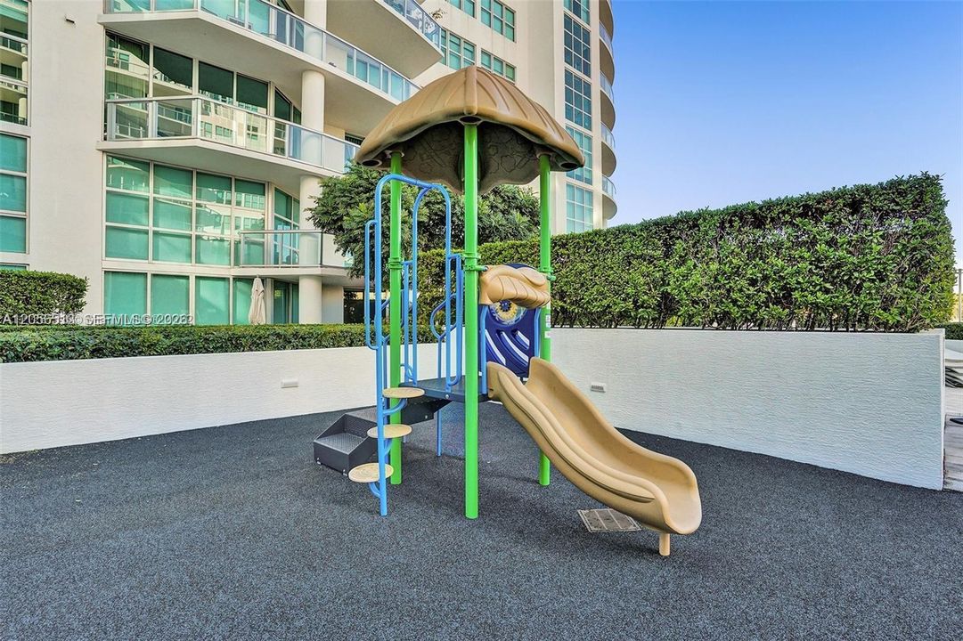 En Venta: $1,599,000 (5 camas, 3 baños, 3142 Pies cuadrados)