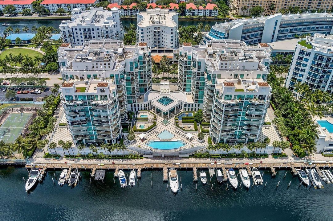 En Venta: $1,599,000 (5 camas, 3 baños, 3142 Pies cuadrados)