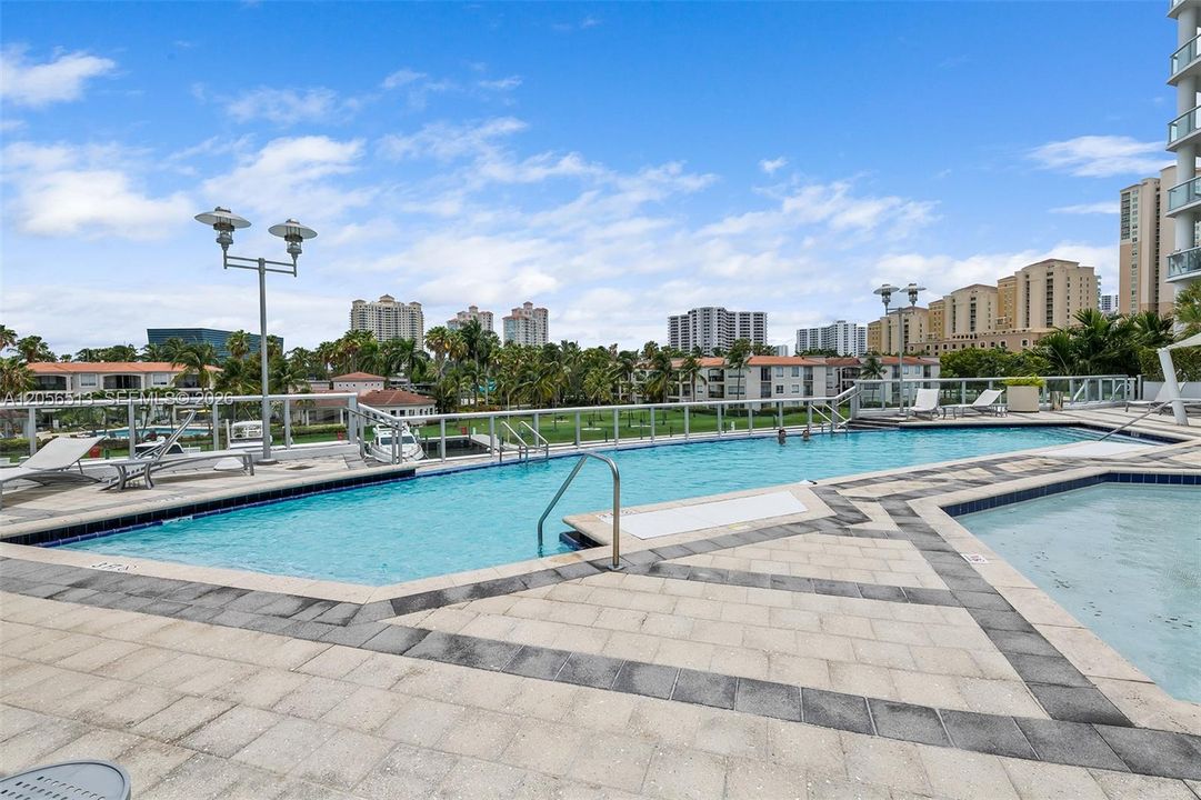 En Venta: $1,599,000 (5 camas, 3 baños, 3142 Pies cuadrados)