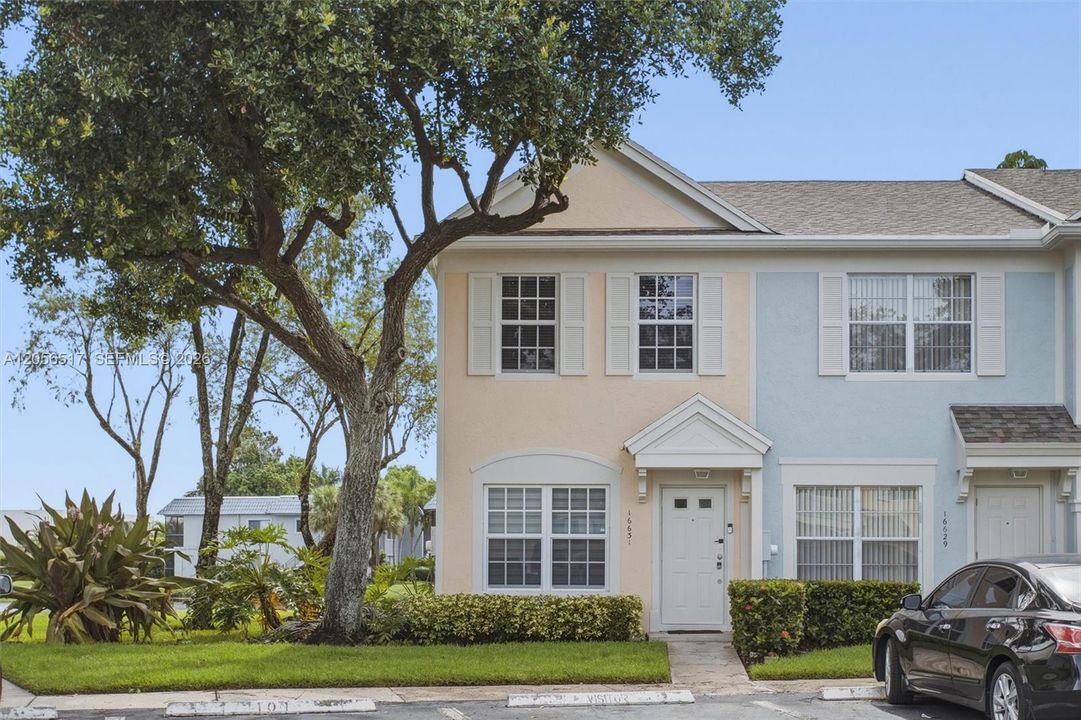 For Sale: $418,000 (2 beds, 1 baths, 1110 Square Feet)