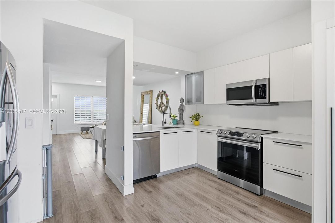 For Sale: $418,000 (2 beds, 1 baths, 1110 Square Feet)