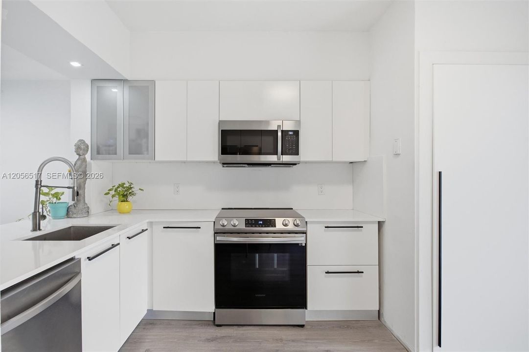 For Sale: $418,000 (2 beds, 1 baths, 1110 Square Feet)