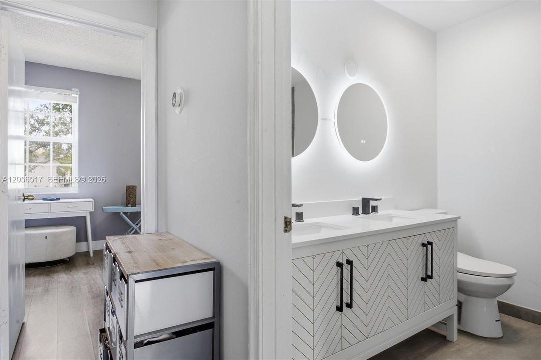 For Sale: $418,000 (2 beds, 1 baths, 1110 Square Feet)