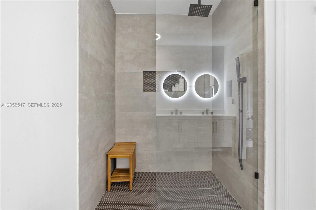 For Sale: $418,000 (2 beds, 1 baths, 1110 Square Feet)