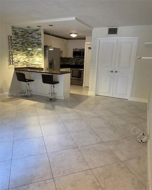 For Sale: $139,000 (1 beds, 1 baths, 535 Square Feet)